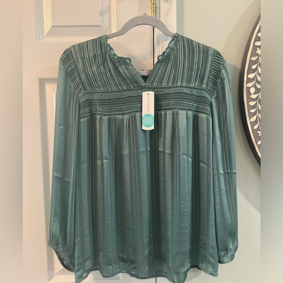 Daniel Rainn Tops - Stitch fix Daniel Rainn silky green top size large nwt